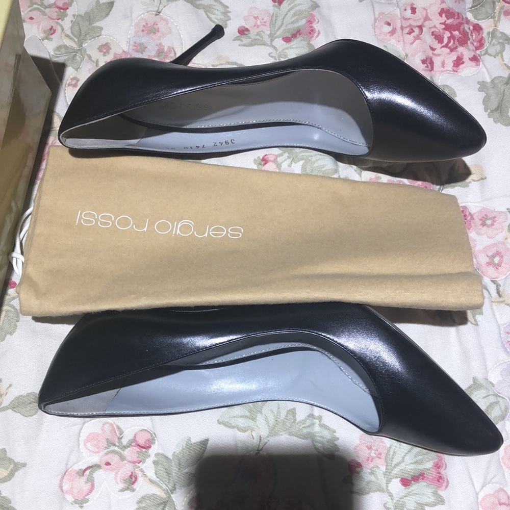 Shoes - Picture 5 of 6